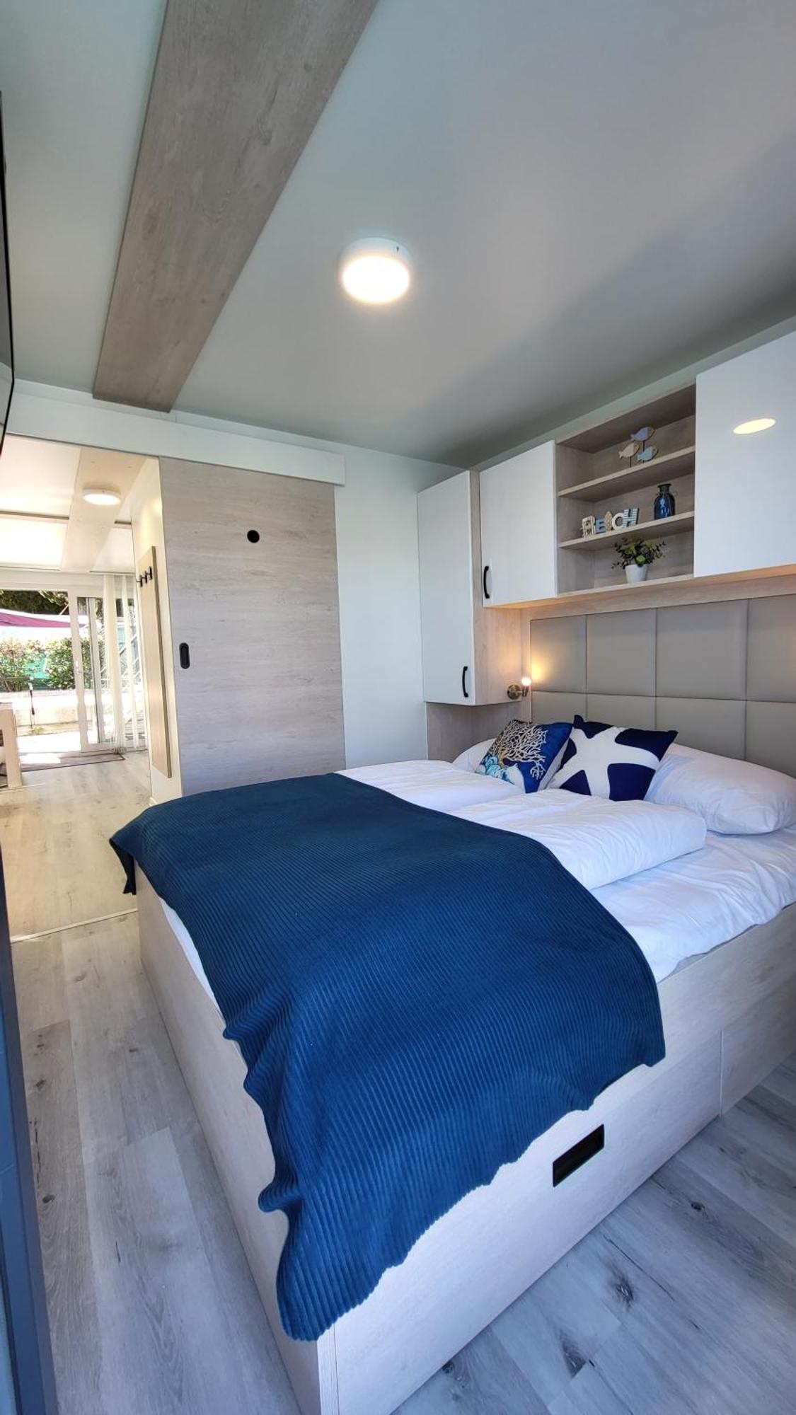 Floating House - Marina Pearl Apartment Порторож Екстериор снимка