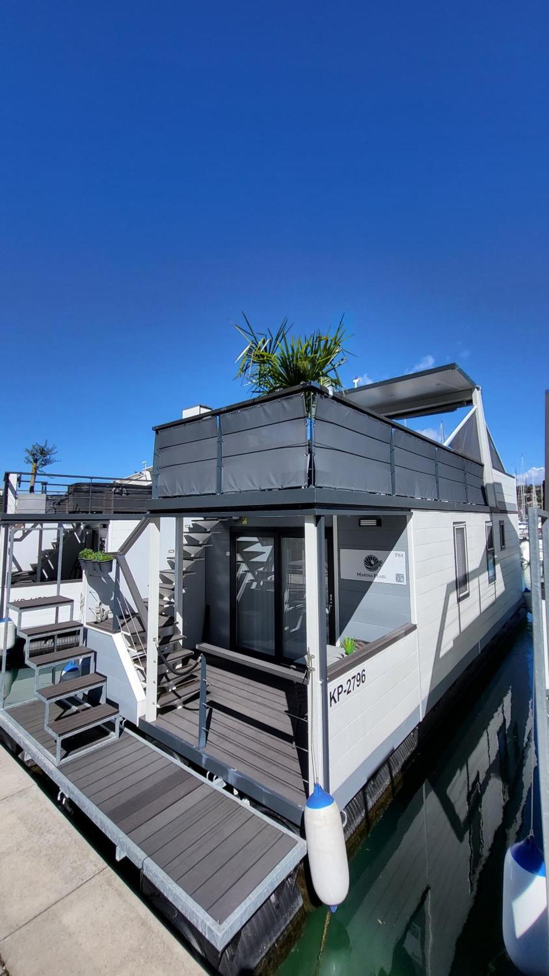 Floating House - Marina Pearl Apartment Порторож Екстериор снимка