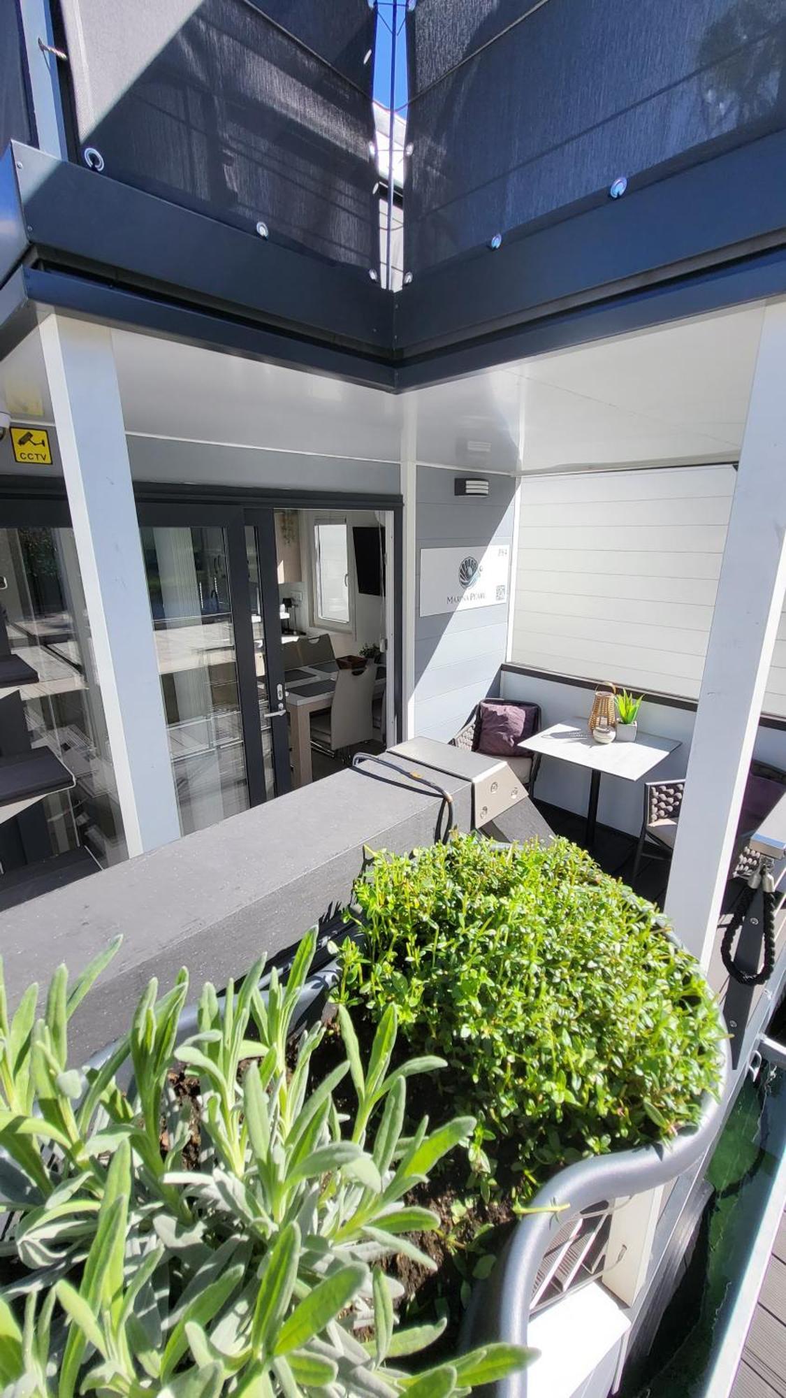 Floating House - Marina Pearl Apartment Порторож Екстериор снимка