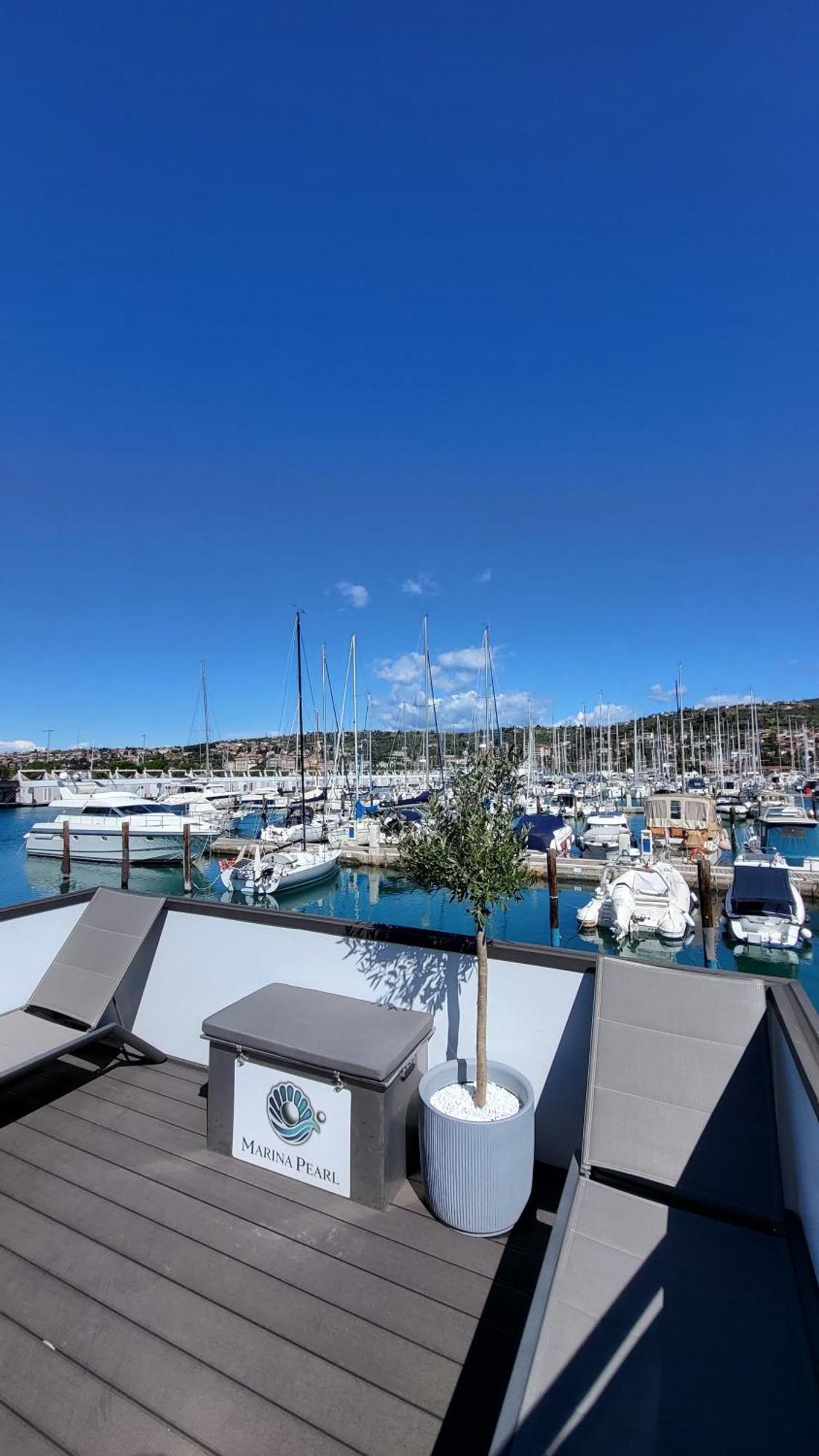 Floating House - Marina Pearl Apartment Порторож Екстериор снимка