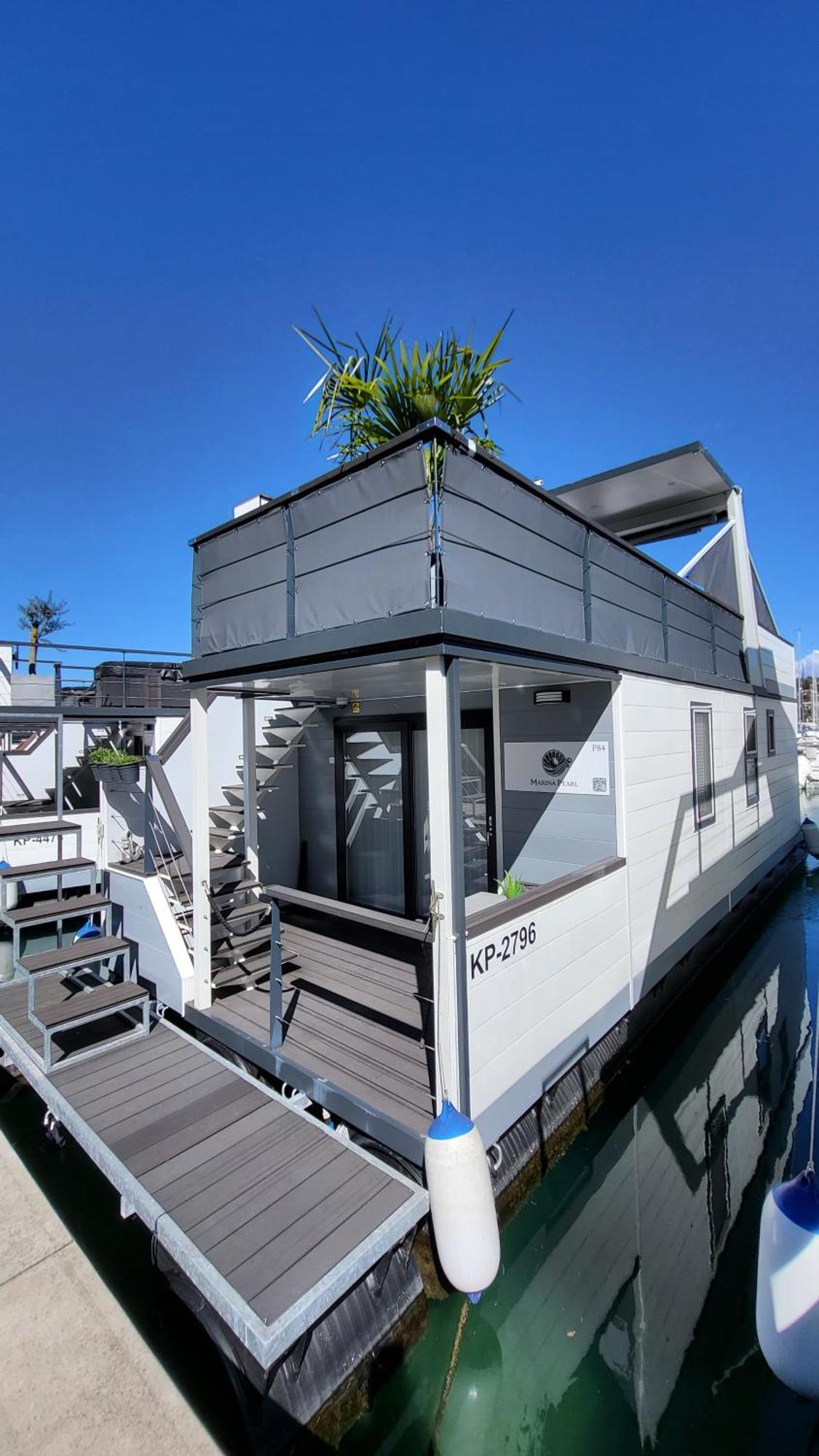 Floating House - Marina Pearl Apartment Порторож Екстериор снимка