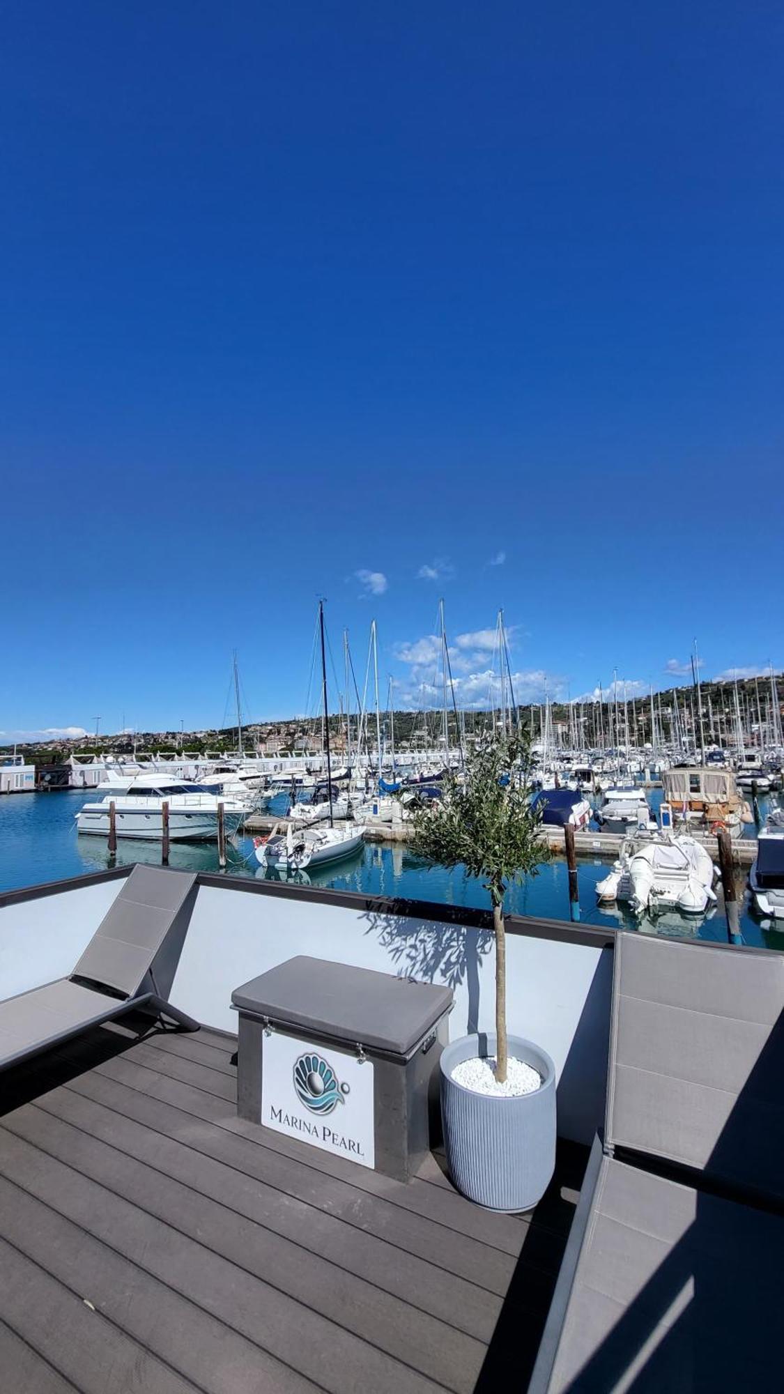 Floating House - Marina Pearl Apartment Порторож Екстериор снимка