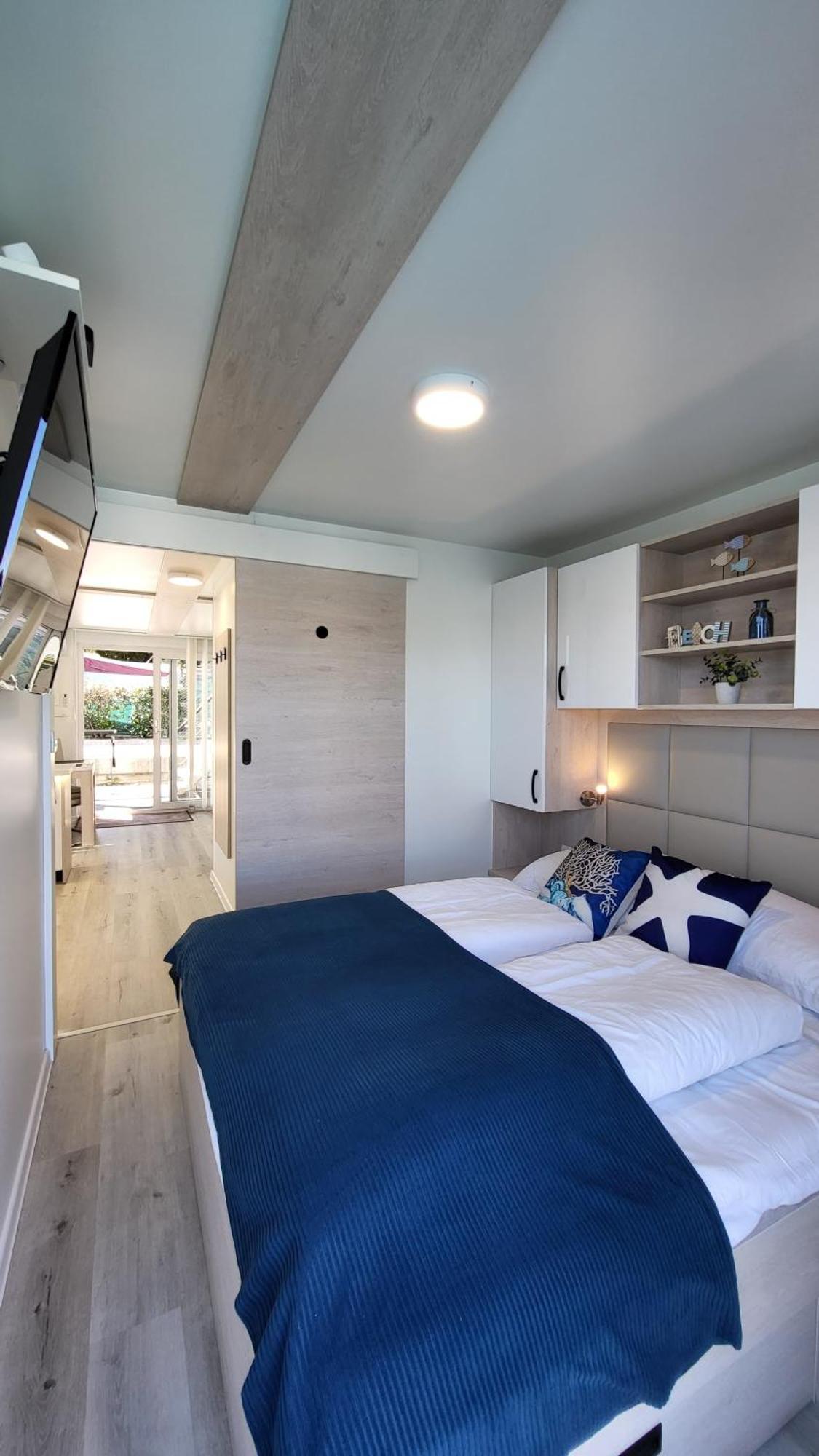 Floating House - Marina Pearl Apartment Порторож Екстериор снимка