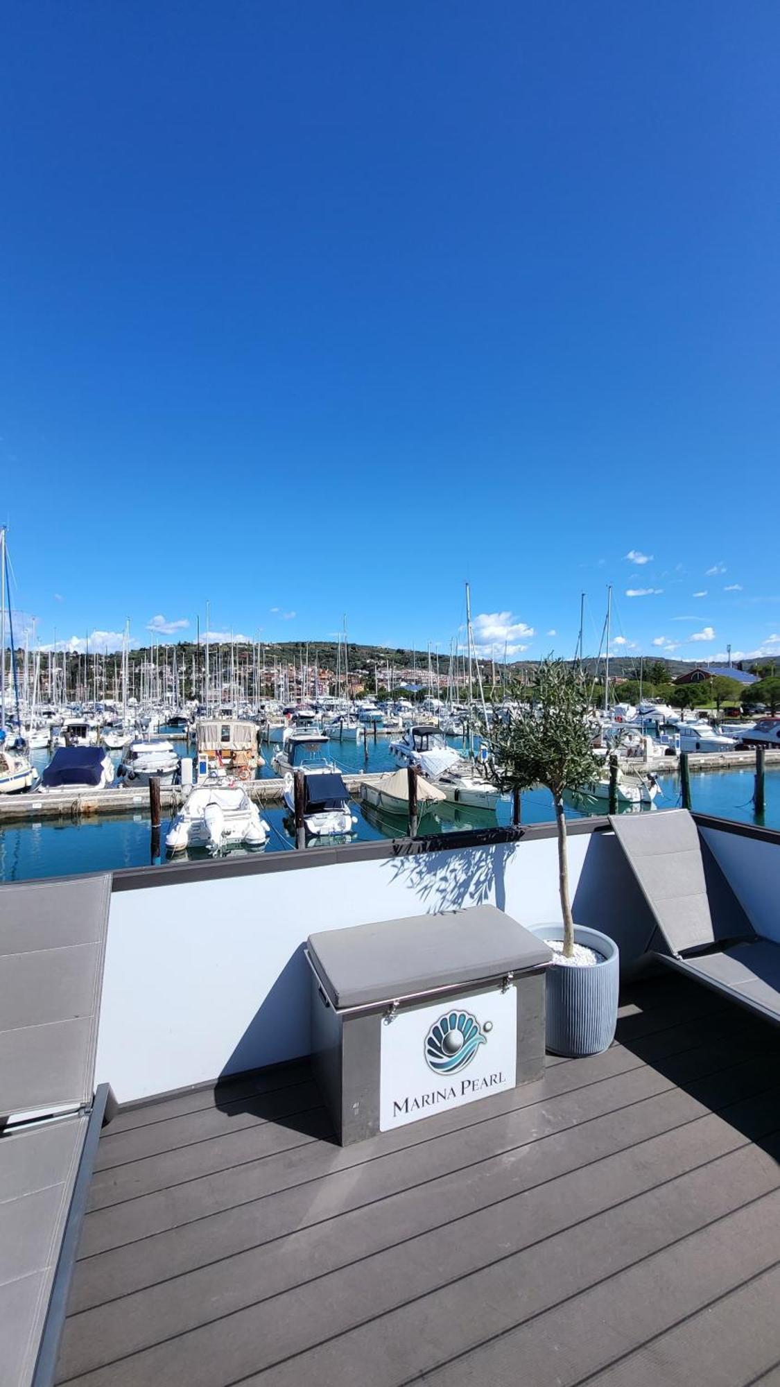 Floating House - Marina Pearl Apartment Порторож Екстериор снимка