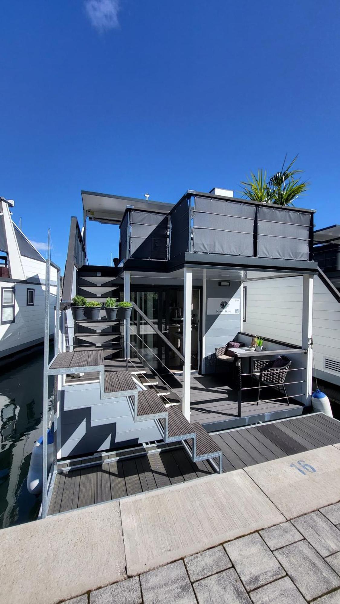 Floating House - Marina Pearl Apartment Порторож Екстериор снимка