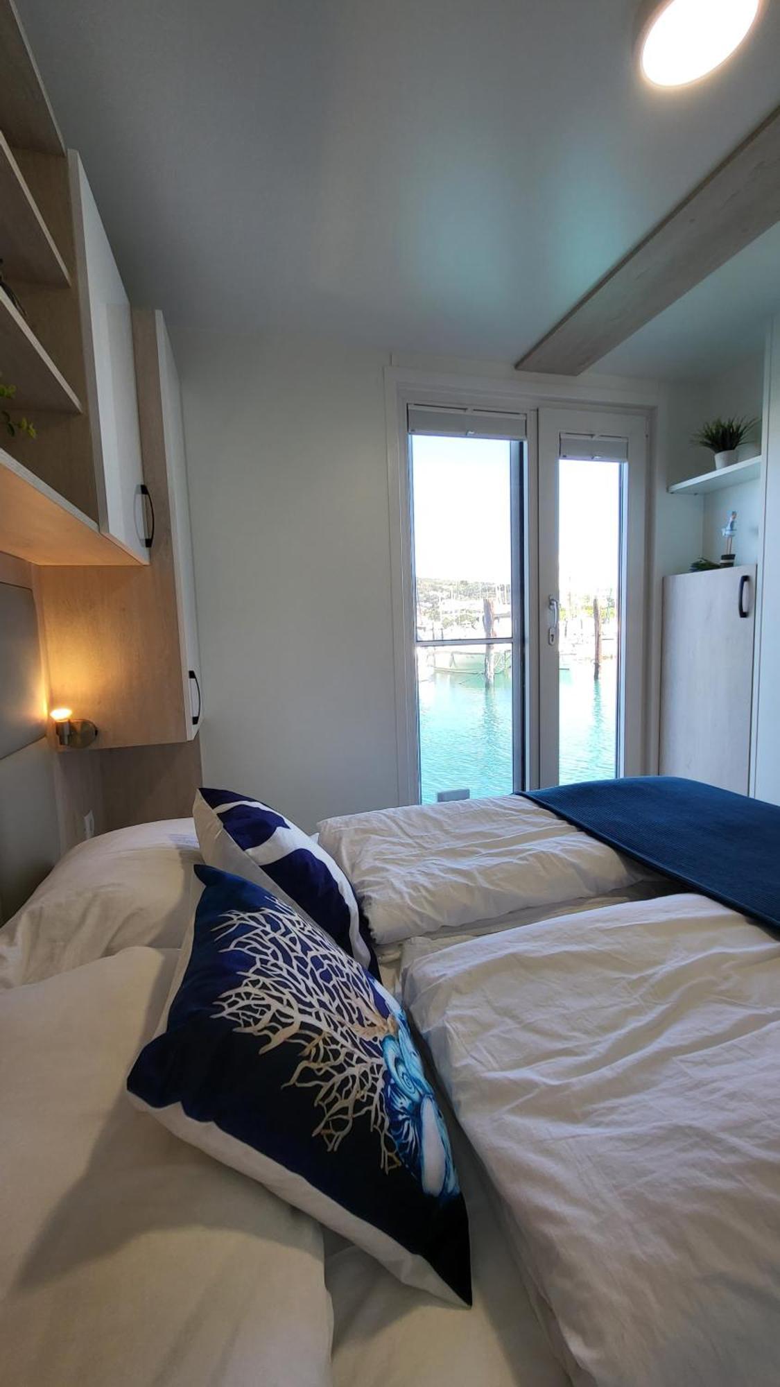 Floating House - Marina Pearl Apartment Порторож Екстериор снимка