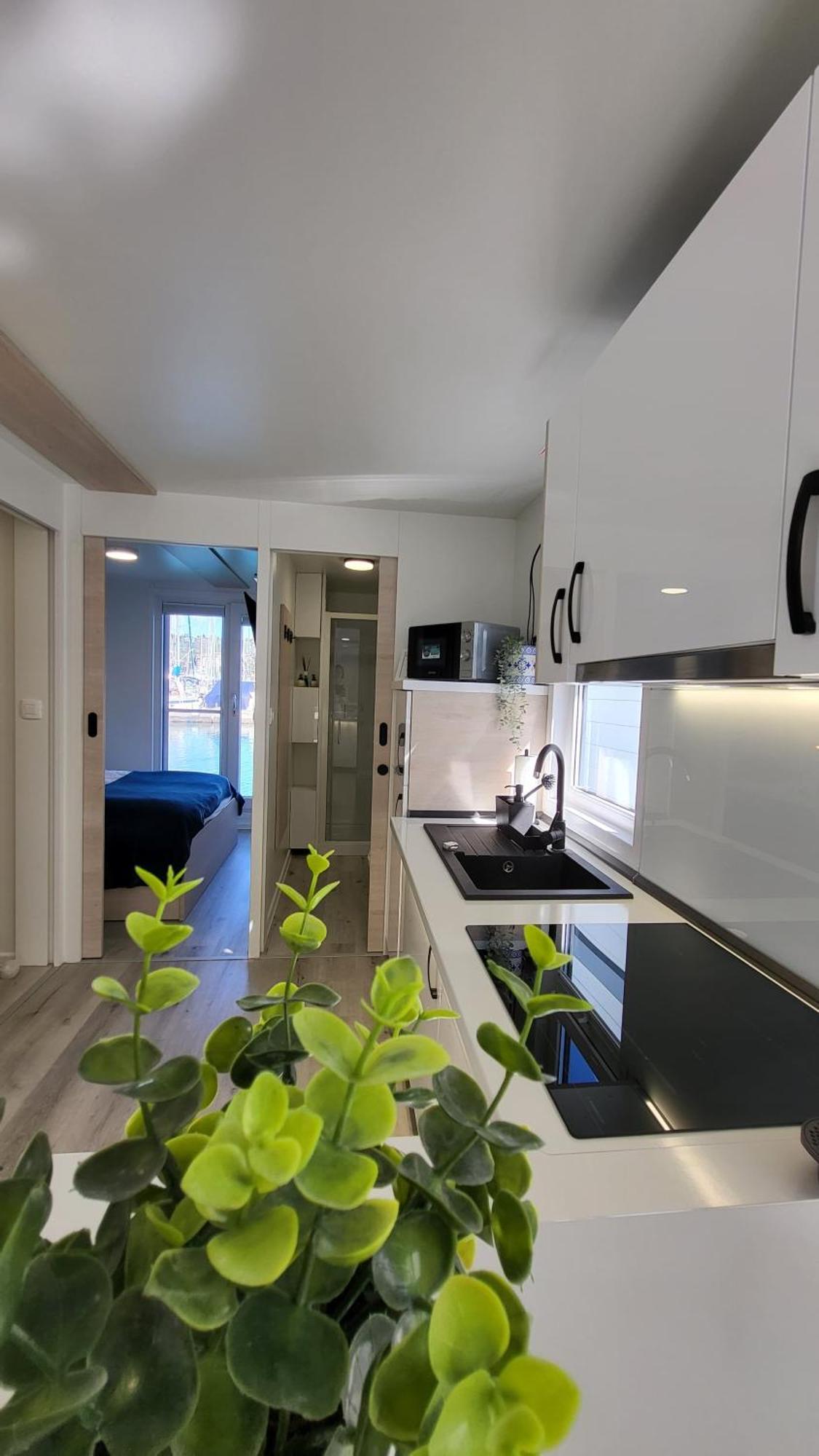 Floating House - Marina Pearl Apartment Порторож Екстериор снимка