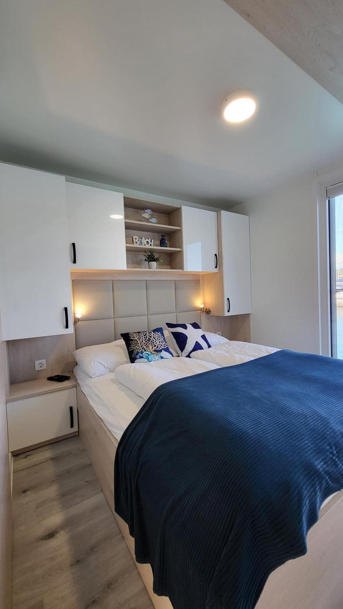 Floating House - Marina Pearl Apartment Порторож Екстериор снимка